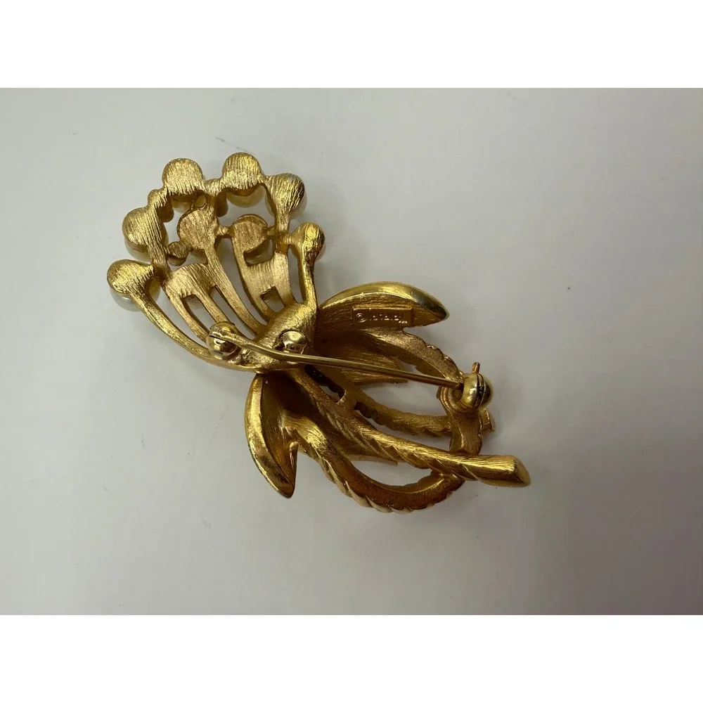 Crown Trifari Gold Tone Faux Pearl Rhinestone Brooch Vintage Floral Pin